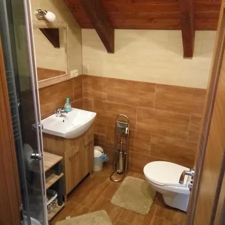 Refresh Lodge *